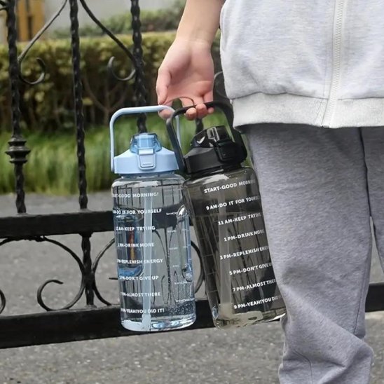 Gourde plastique Legere  Pratique noir exterieur